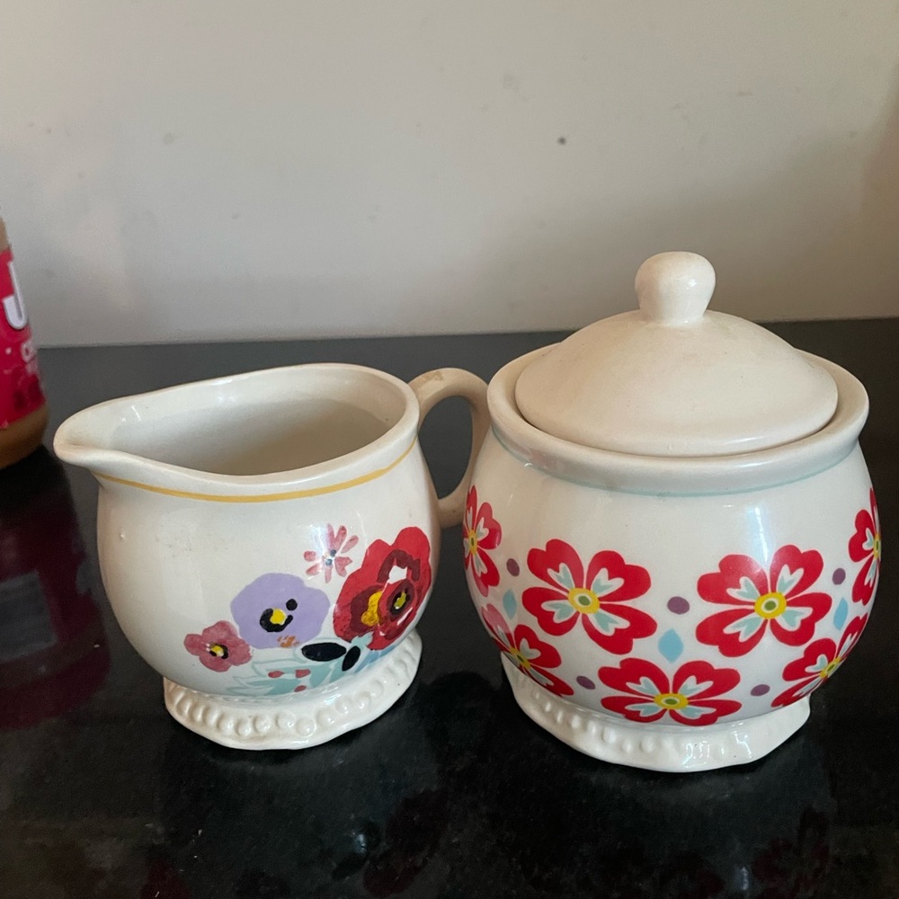 The Pioneer Woman Floral Cream and Red Sugar and Creamer Set